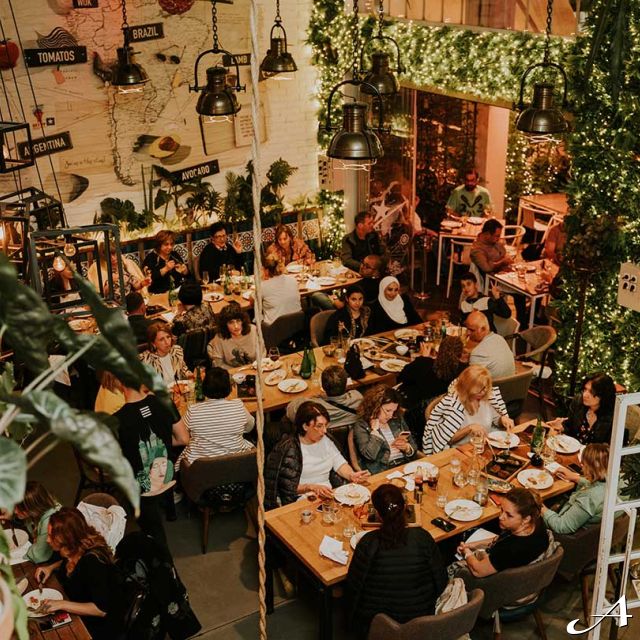 Toro Latin GastroBar - gosti u restoranu