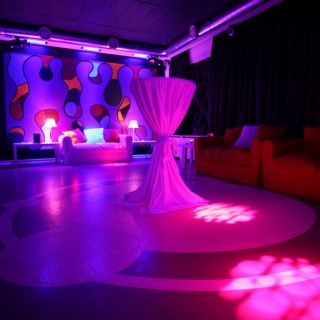 Slavija Party - prazna prostorija sa svetlima