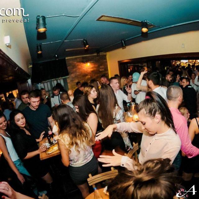 Kafana Sipaj - gužva i ples