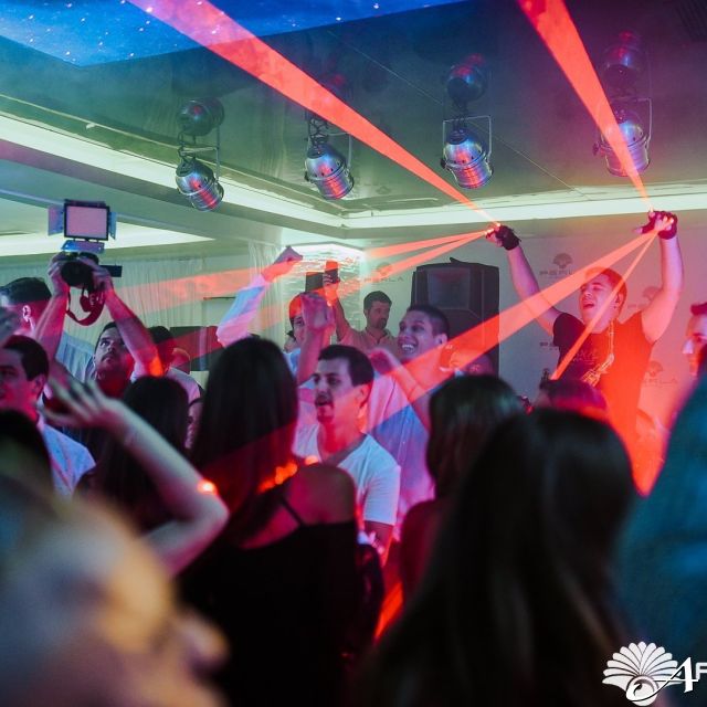 Doček Nove godine - ljudi na žurci