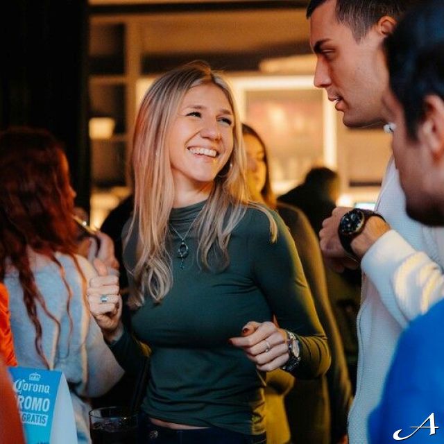 Kafana Druga Kuća - ljudi se smeju