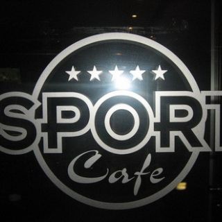 Sport Cafe - logo na staklu