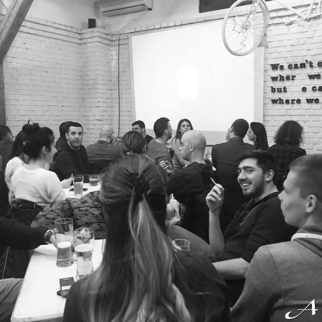 Passengers Bar - ljudi u baru