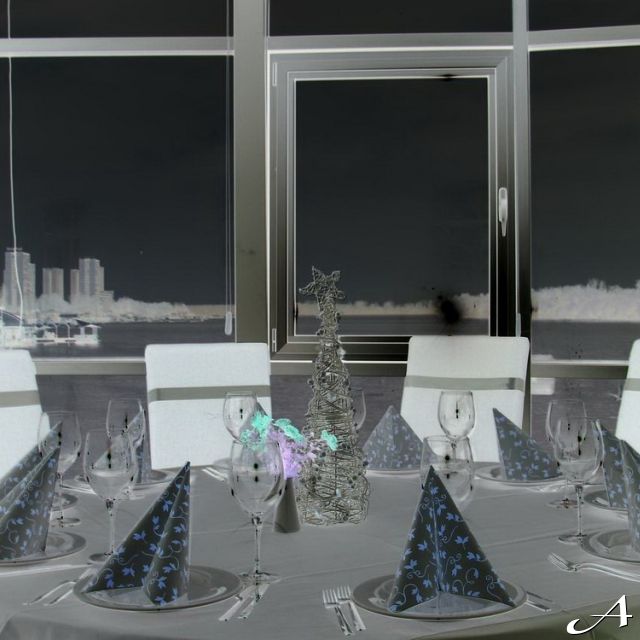Splav restoran Dubai - sto sa čašama
