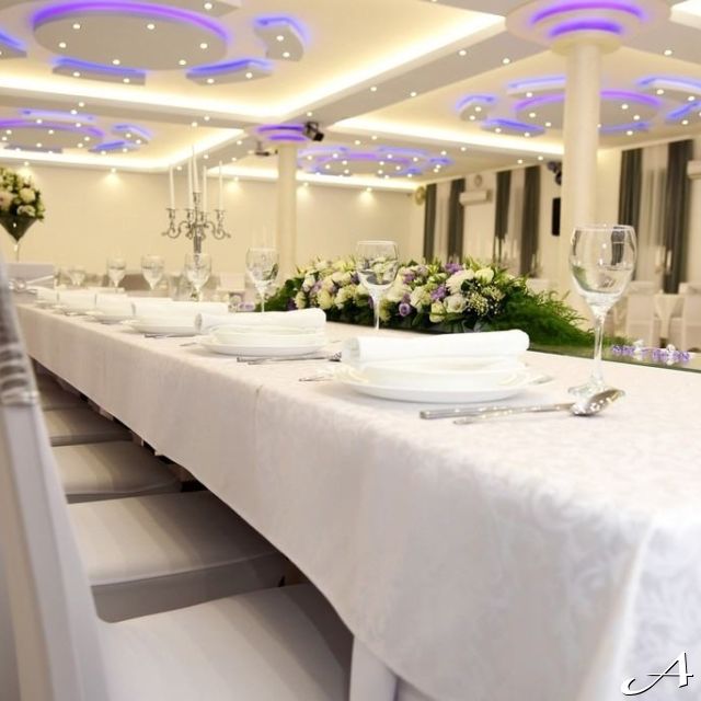 Restoran Fors - elegantno dekorisan sto