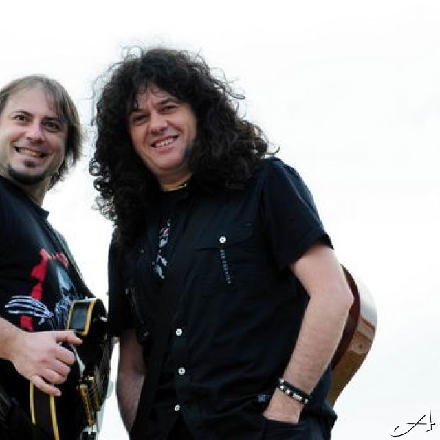 Klub KPGT - dva muzičara sa gitarama