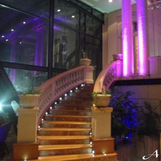 Club Admiral - osvetljene stepenice