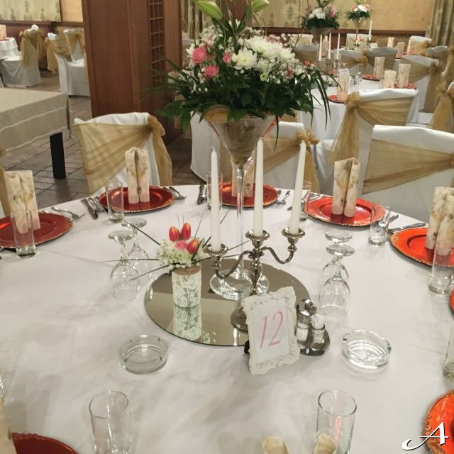 Nova godina u hotelu - dekorisan sto