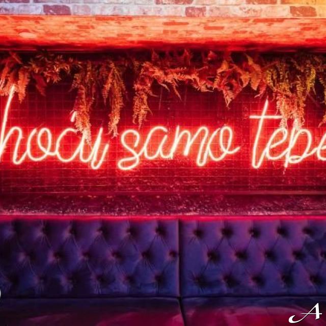 Kafana Druga Kuća - neonski natpis