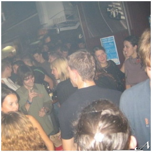 Club Corona - ljudi na žurci