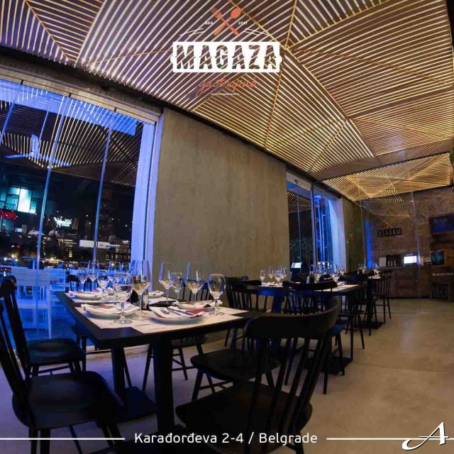 Restoran Magaza - prazni stolovi