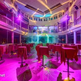 Ušće Colosseum - prazna sala sa stolovima