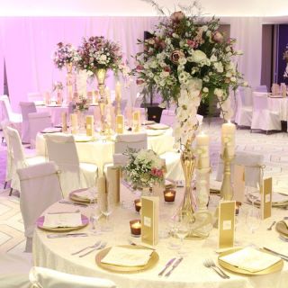Hotel Crowne Plaza - elegantno dekorisani stolovi