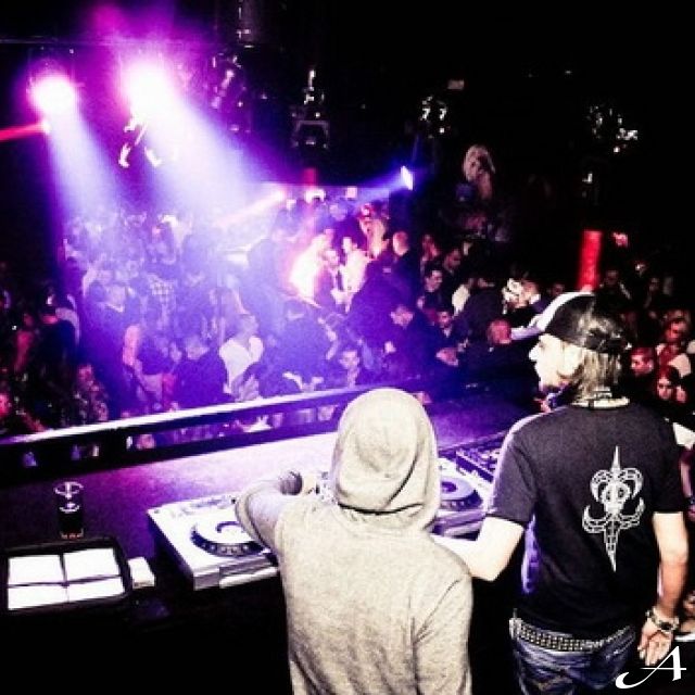 Klub Plan B - DJ i publika