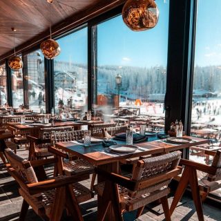 Dolly Bell Kopaonik - prazni stolovi i pogled