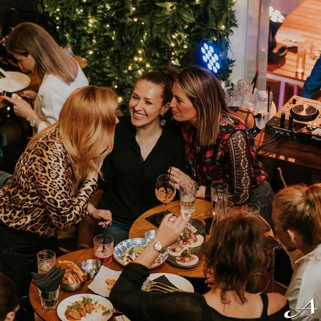 Toro Latin GastroBar - ljudi slave