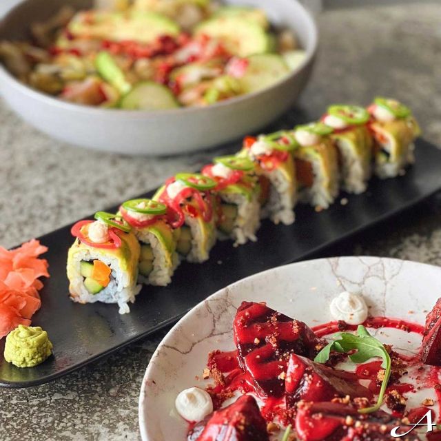 Toro Latin GastroBar - sushi i salata