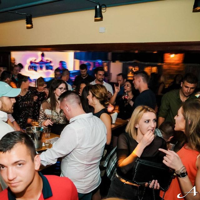 Kafana Sipaj - gužva i druženje