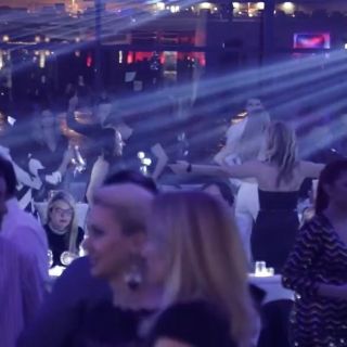 Event centar - ljudi slave