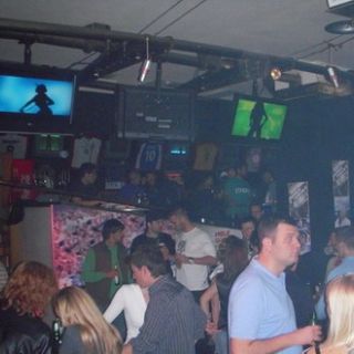 Sport Cafe - ljudi u klubu