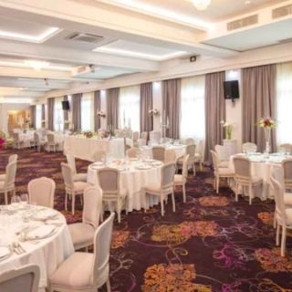 Hotel Zlatnik - prazni stolovi i stolice