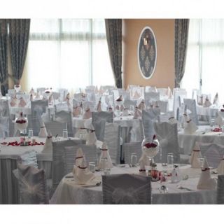 Doček Nove godine - dekorisane stolove