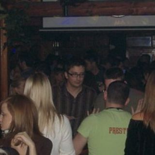 Doček Nove godine - ljudi na splavu