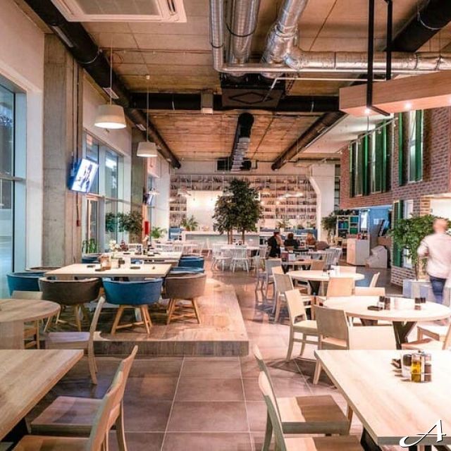 Restoran Take Square - prazan enterijer