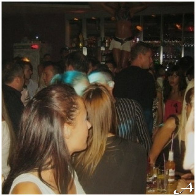 Club Corona - gužva i ljudi