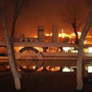 Brod Leonardo - noćna svetla refleksija