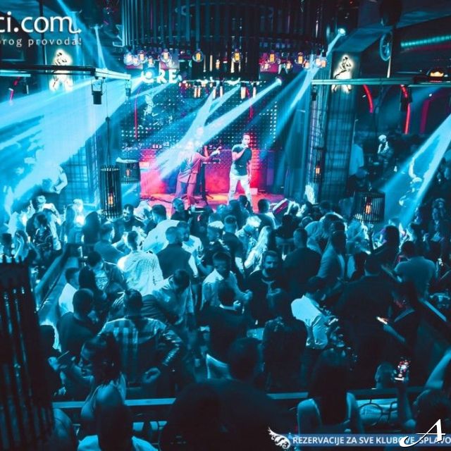 Klub Magacin - gužva i svetla
