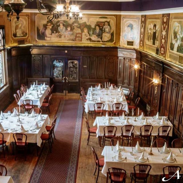 Restoran Dva Jelena - prazne stolove i stolice