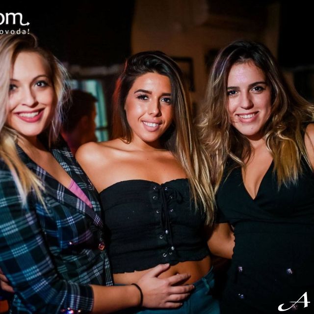 Kafana Sipaj - tri nasmejane devojke