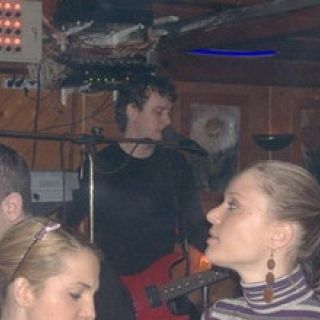 Doček Nove godine - ljudi na splavu