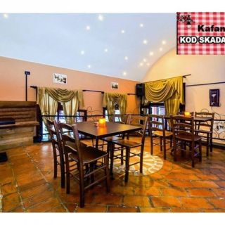Kafana Kod Skadarlije - prazne stolice i stolovi