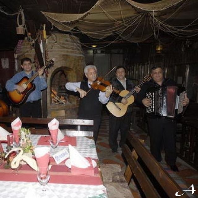 Restoran Stenka - bend svira