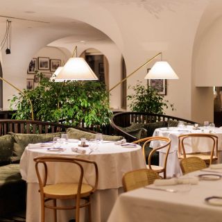 Hotel restoran - elegantni stoovi
