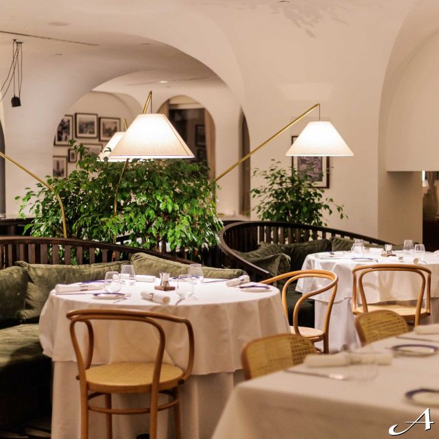 Hotel restoran - elegantni stoovi