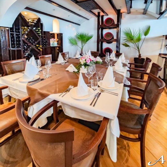 Restoran Bahus Inn - praznični sto