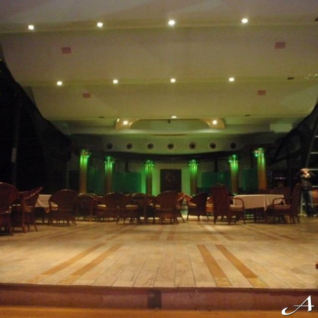 Club Admiral - prazan plesni podijum