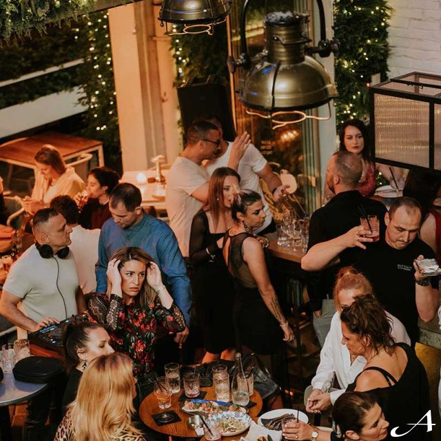 Toro Latin GastroBar - ljudi slave