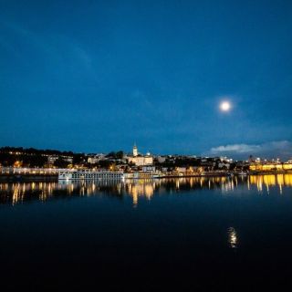 Doček Nove godine - noćni pogled na reku