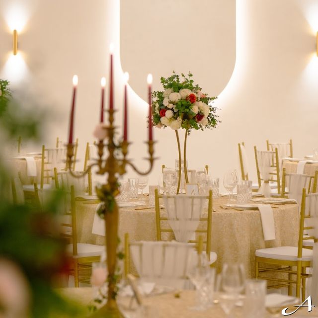 Faena Event Hall - dekorisani stolovi i svećnjaci