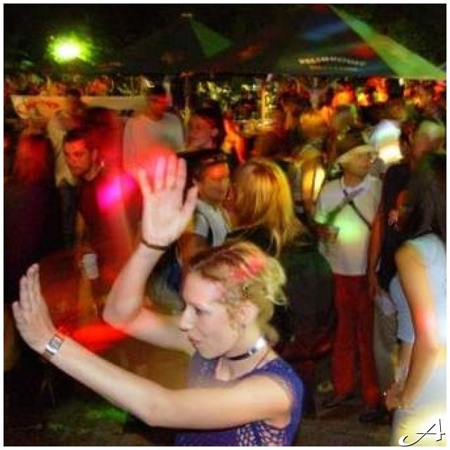 Club Corona - ljudi na žurci