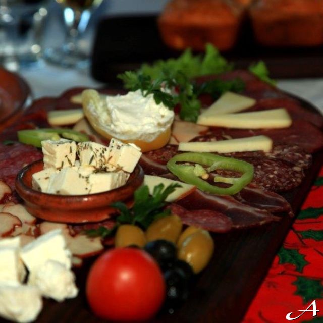 Doček Nove godine - tradicionalni srpski zalogaji