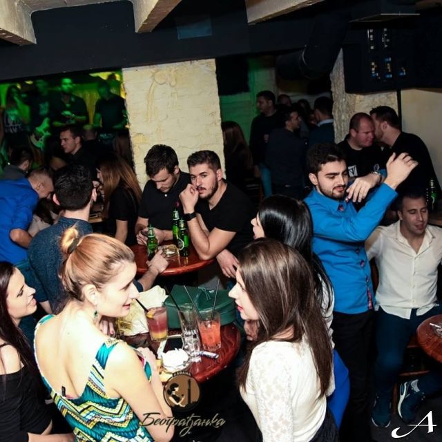 Doček Nove godine - ljudi u kafani