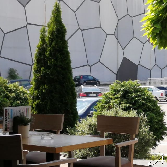 Doček Nove godine - sto i stolice