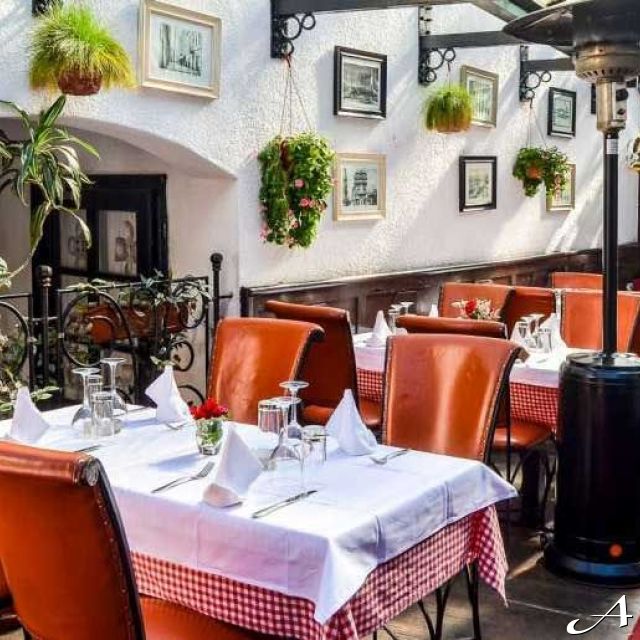 Restoran Tri Šešira - uređeni stolovi