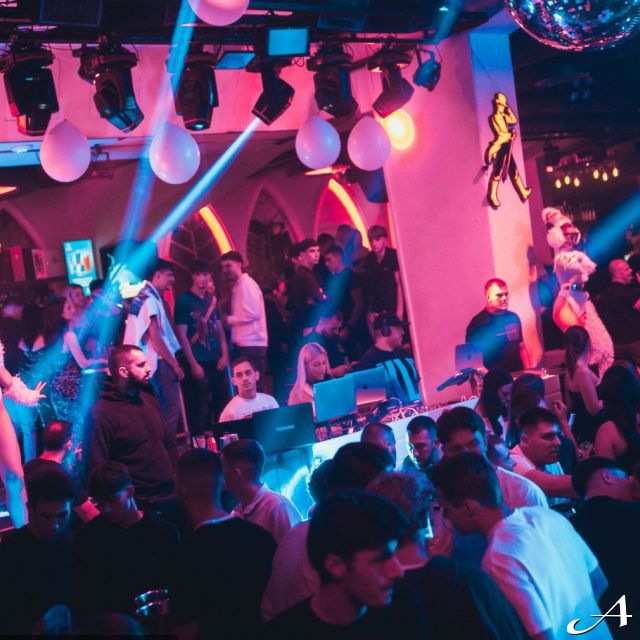 Klub Lasta - ljudi na žurci
