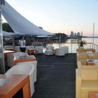 Splav restoran Sirena - terasa i pogled